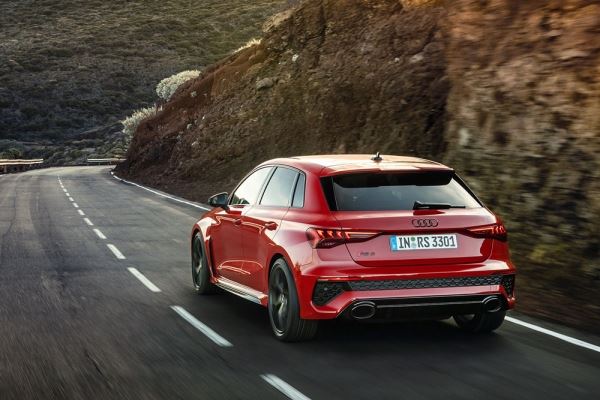 Audi представила седан і хетчбек RS3 нової генерації