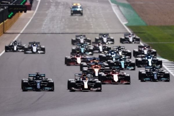 Гран-при Великобритании прерван из-за столкновения Хэмилтона и Ферстаппена