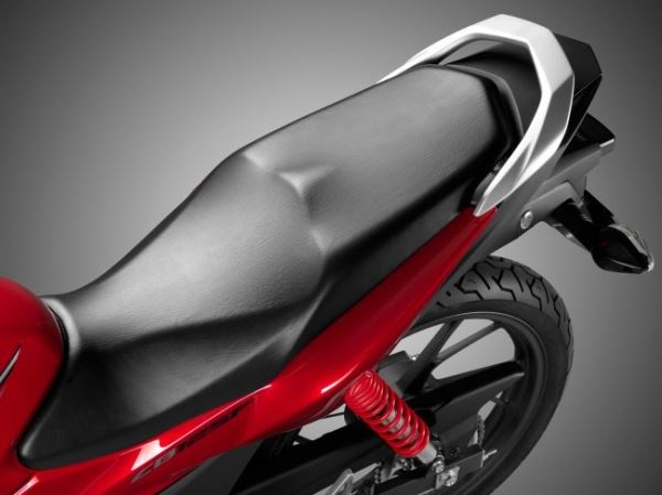 Honda обновила лучший мотоцикл для новичков: CB125F стоит 290 000 рублей