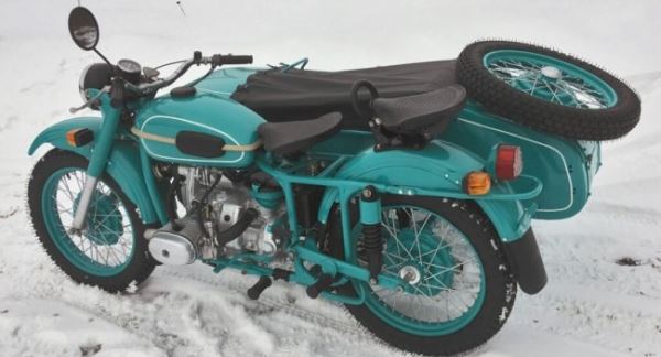 Советский мотоцикл Урал М 67 36 - отличный вид транспорта для сельской местности