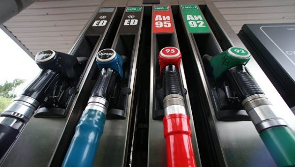 Цены на бензин упадут осенью