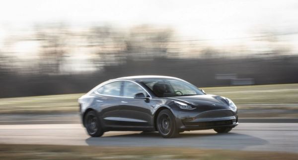 Chrysler бросит вызов Tesla Model Y