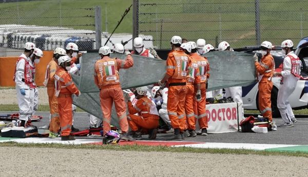 Гонщик Moto3 Дюпаскье скончался после страшной аварии на Гран-при Италии