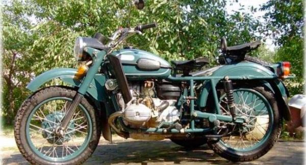 Советский мотоцикл Урал М 67 36 - отличный вид транспорта для сельской местности